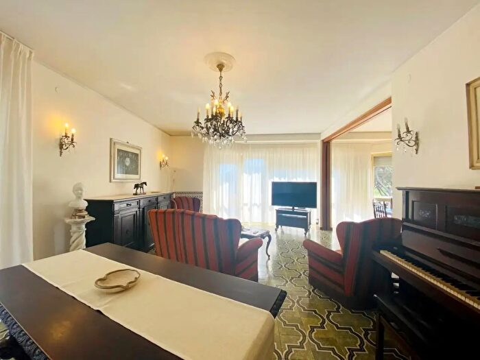 Appartamento con 6 locali in affitto in Forte Dei Marmi