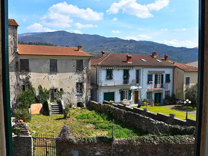 Appartamento quadrilocale in vendita in Varese Ligure