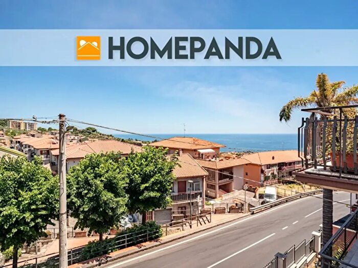 Appartamento quadrilocale in vendita in Via Fosso d'Acqua, Aci Castello