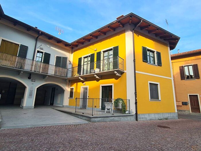 Case in Vendita e in Affitto - 2