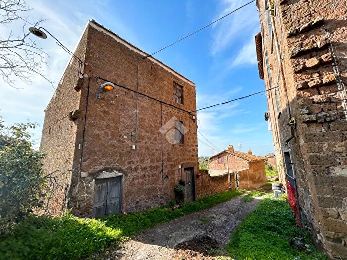 Casa quadrilocale in vendita in Via Borgo Castello, Vetralla
