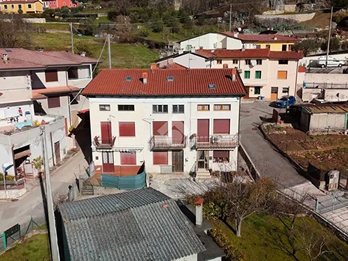 Casa con 6 locali in vendita in Via Silia, Chiampo