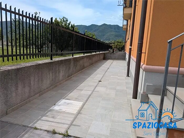 Appartamento trilocale in vendita in Via Pieve di Teco, Albenga