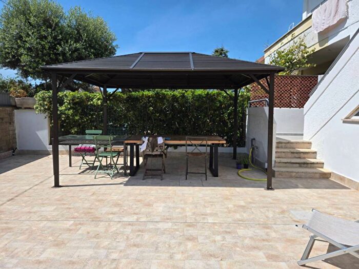 Casa quadrilocale in affitto in Via Loano, Fregene, Fiumicino