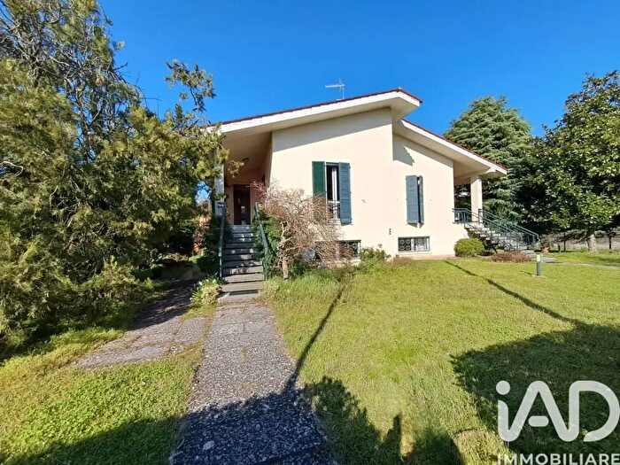 Casa con 9 locali in vendita in Via Trieste, Crespino