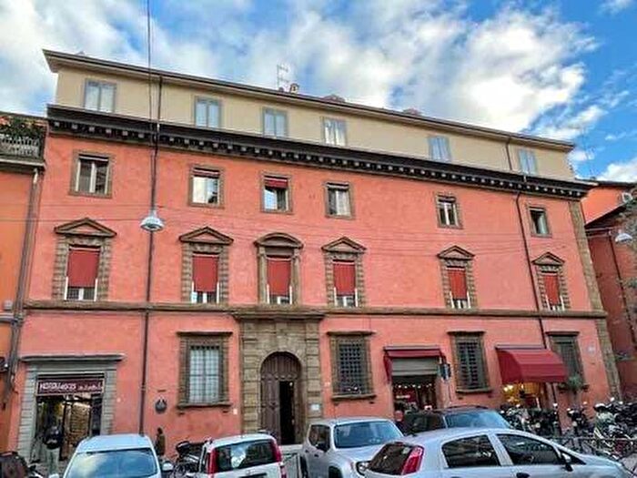 Appartamento trilocale in affitto in Piazza Galileo Galilei, Centro Storico, Bologna