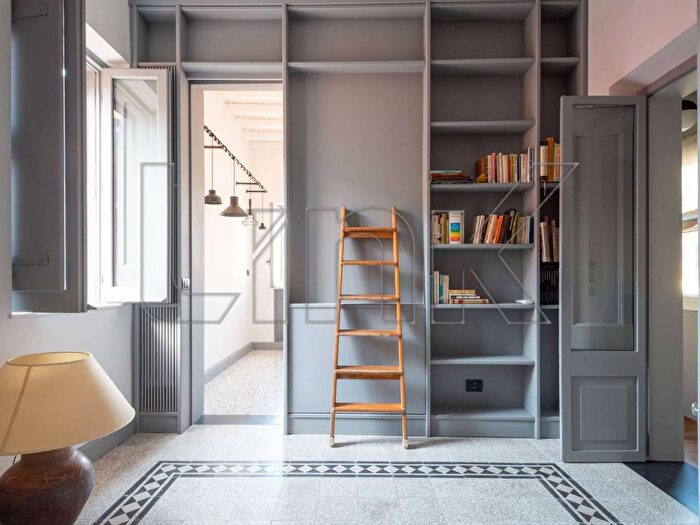 Appartamento bilocale in affitto in via della Croce, Spagna, Roma