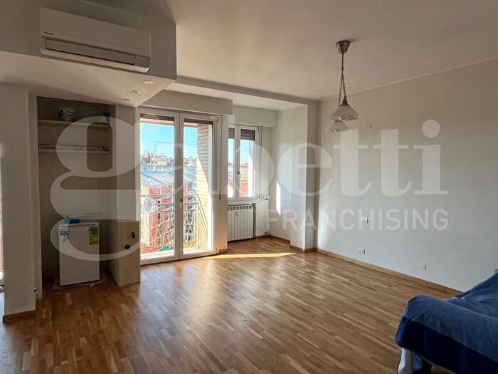 Appartamento bilocale in vendita in Via Coronelli, Milano