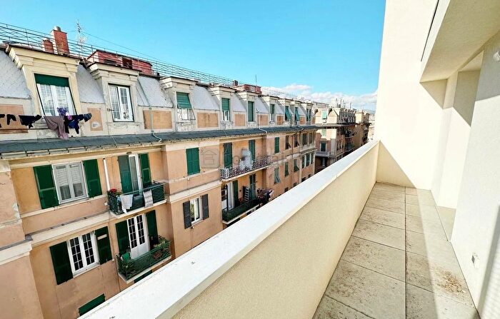 Appartamento con 7 locali in vendita in Via Pesce, Genova