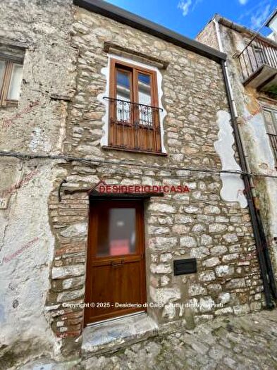 Casa con 5 locali in vendita in Via Fiume, Gratteri