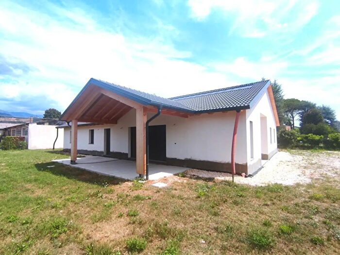 Casa con 5 locali in vendita in Caneva