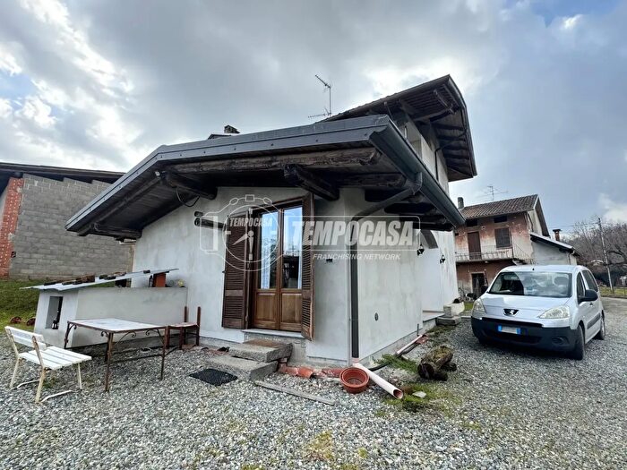 Casa con 5 locali in vendita in Via Dino Bianchetto, Lessona