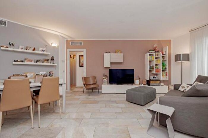 Appartamento trilocale in vendita in Viale Cooperazione, Cusano Milanino