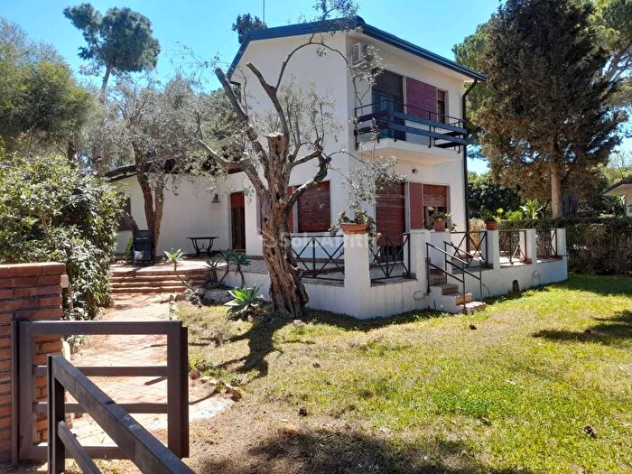 Casa con 6 locali in affitto in Augusta