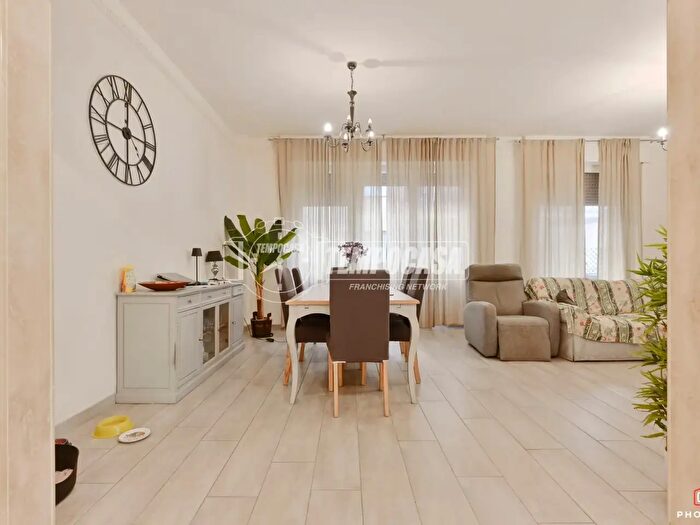 Appartamento con 6 locali in vendita in Via Grande, Livorno