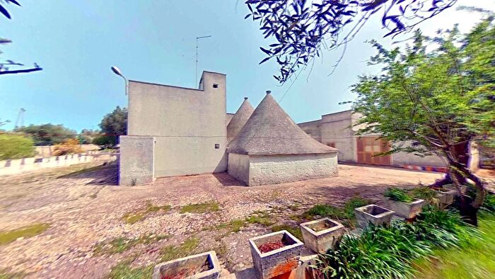 Casa con 10 locali in vendita in Monopoli