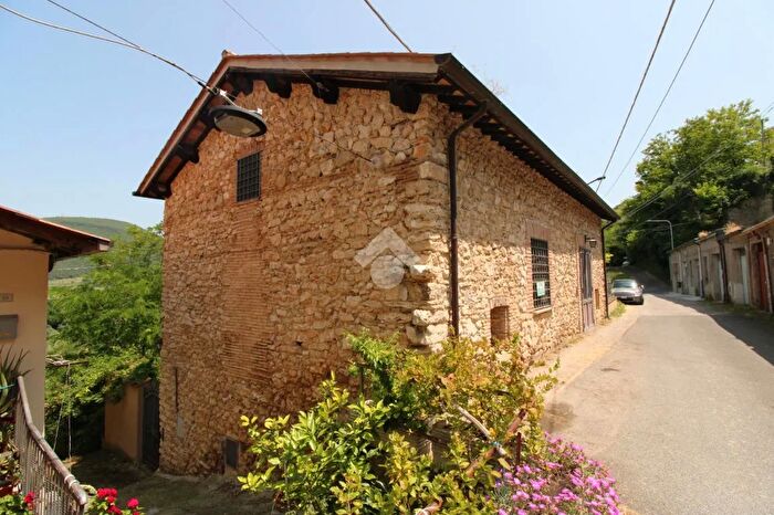 Casa con 6 locali in vendita in Via del Rio, Poggio Mirteto