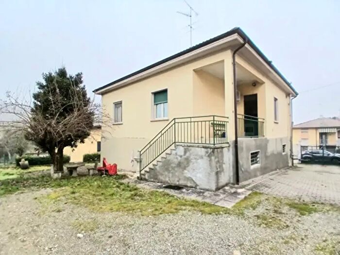 Casa quadrilocale in vendita in Spa, Torricella Verzate