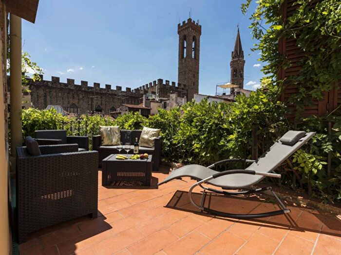 Appartamento trilocale in affitto in Borgo degli Albizi, Duomo, Firenze