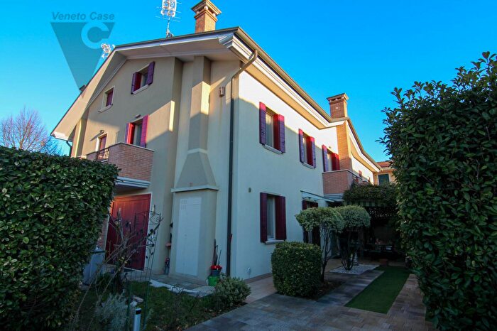 Casa con 6 locali in vendita in Via della Pace, Piove Di Sacco