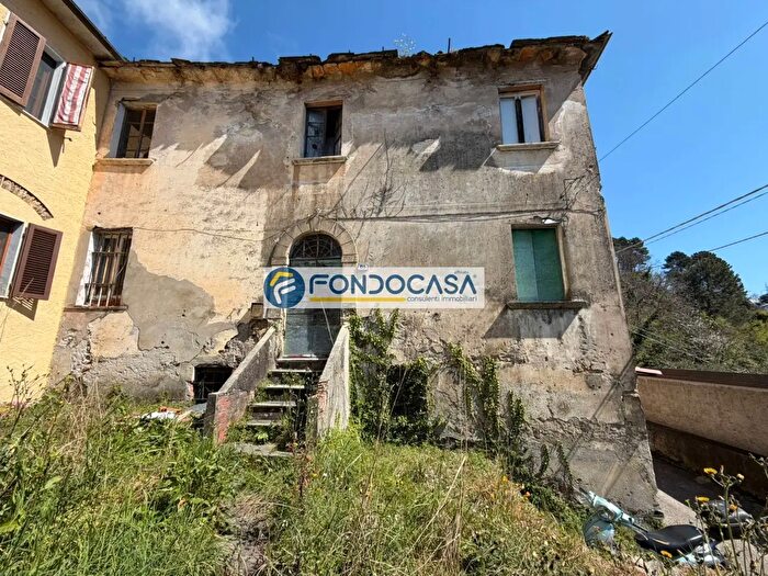 Casa trilocale in vendita in Via Grotticelle, Seravezza