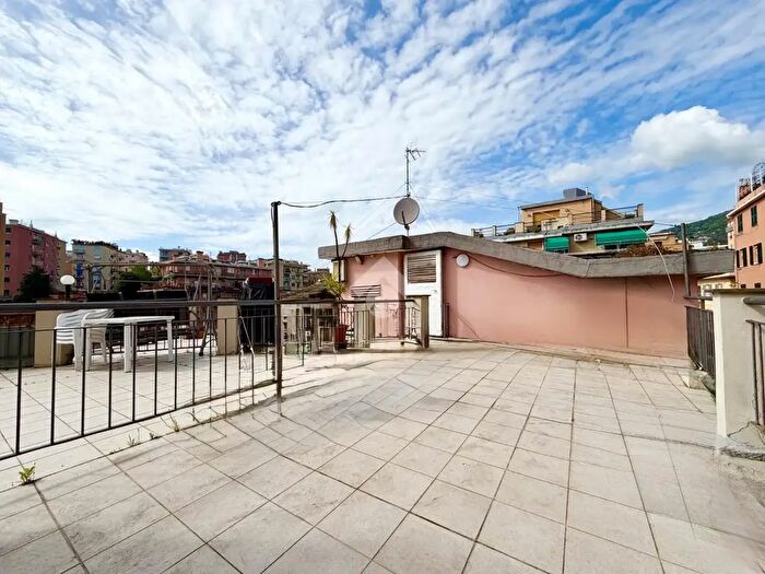 Appartamento quadrilocale in vendita in Via Gabriele Rossetti, Genova