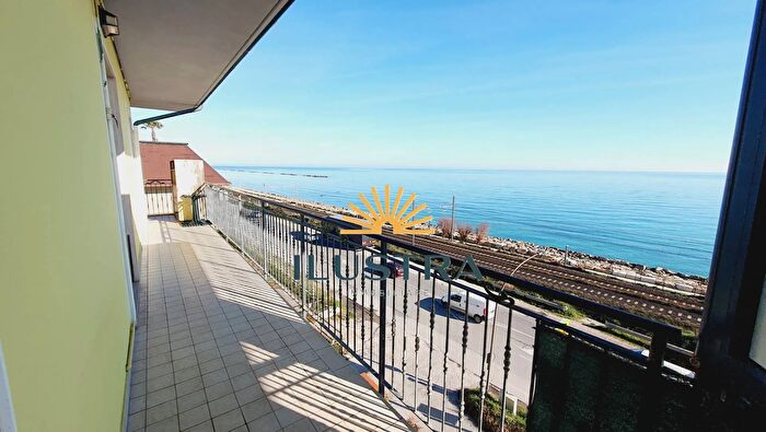 Appartamento con 6 locali in vendita in Via Lame, Grottammare