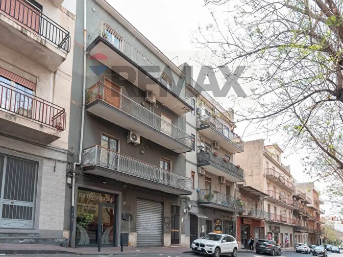 Appartamento con 5 locali in vendita in Via Catania, Adrano