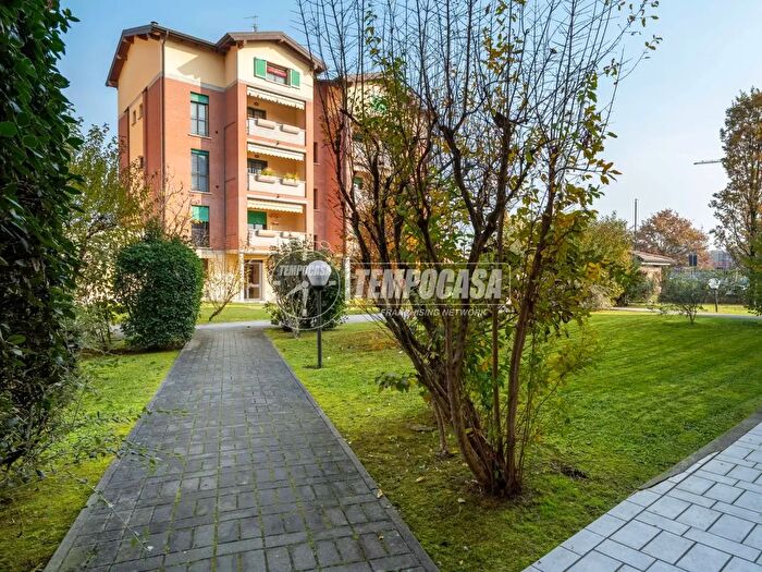 Appartamento trilocale in vendita in Via Luigi Settembrini, Reggio nell'Emilia