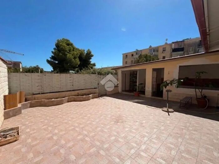 Appartamento con 5 locali in vendita in Via Augusta, Palermo