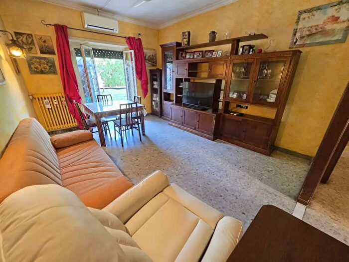 Appartamento quadrilocale in vendita in Viale della Serenissima, Roma