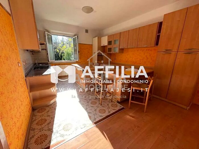 Appartamento con 6 locali in vendita in dell'Artigianato, Castelbellino