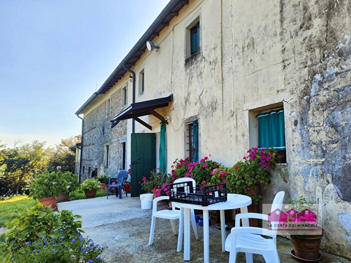 Casa con 12 locali in vendita in Creazzo