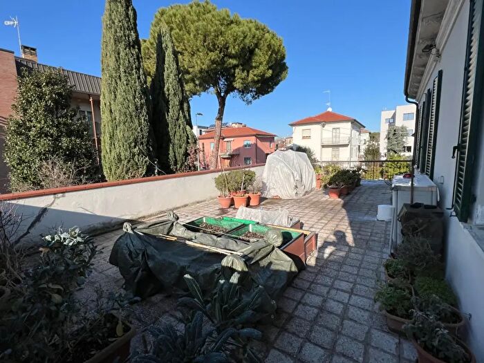 Appartamento con 6 locali in vendita in Via Marecchiese, Rimini