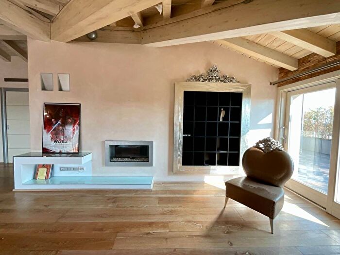 Casa con 6 locali in affitto in Via San Bernardino, Canovine, Bergamo