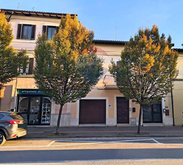 Casa quadrilocale in vendita in Assisi