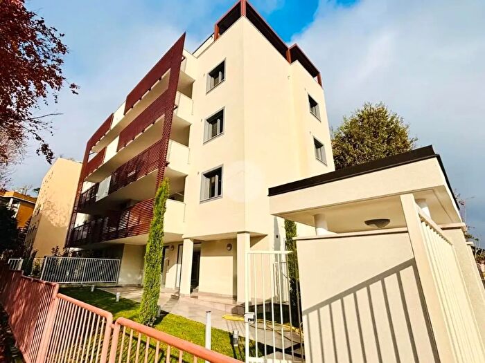 Appartamento trilocale in vendita in Via Antonio Pacinotti, Monza