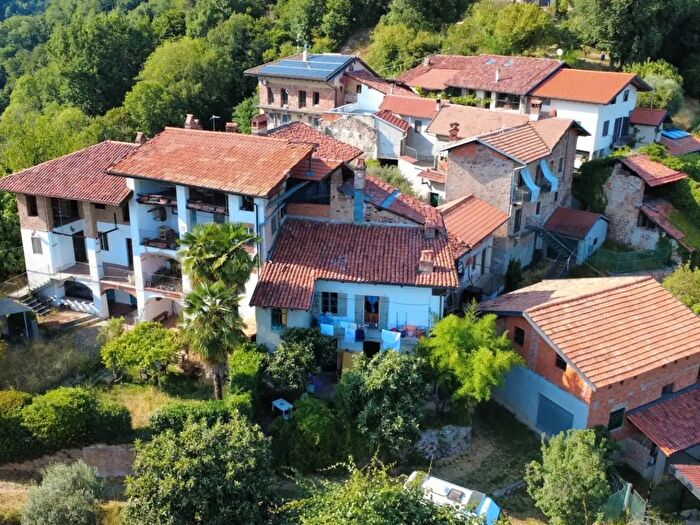Casa con 10 locali in vendita in Cantone Olzera Inf, Curino
