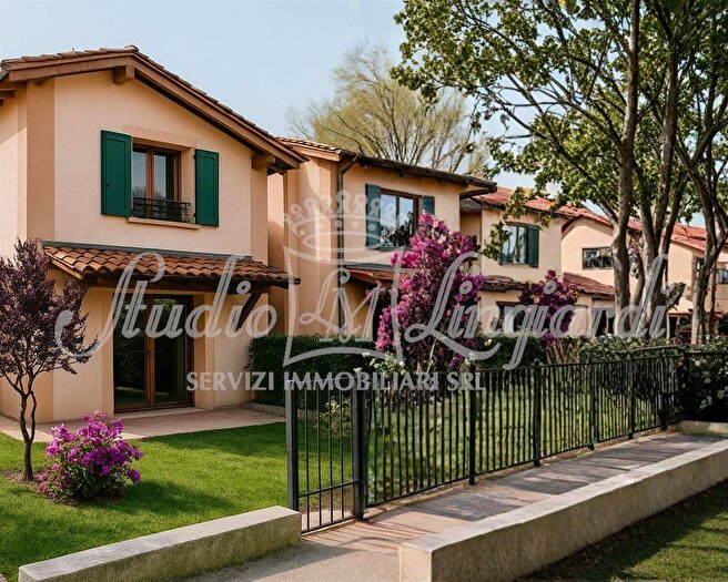 Casa quadrilocale in vendita in Via Barni, Dovera