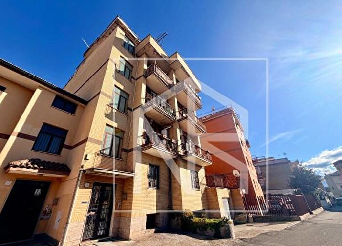 Appartamento trilocale in vendita in Via Alfonso Alberghetti, Roma