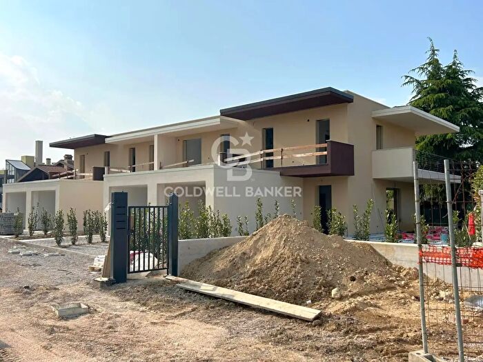 Casa quadrilocale in vendita in Via Costantino Il Grande, Desenzano Del Garda