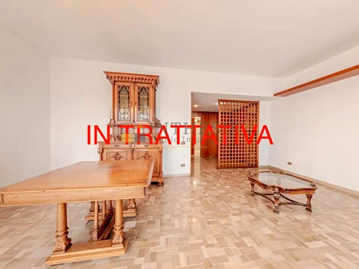 Appartamento quadrilocale in vendita in Viale Lombardia, Monza