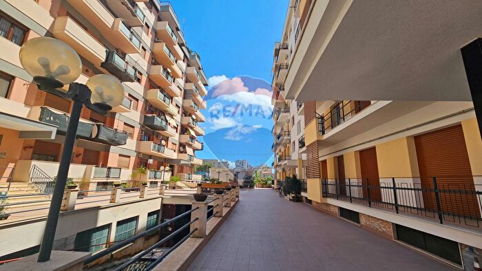 Appartamento con 6 locali in vendita in Via Cilea, Palermo