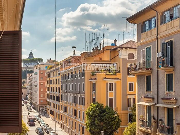 Appartamento trilocale in vendita in Via Mocenigo, Roma