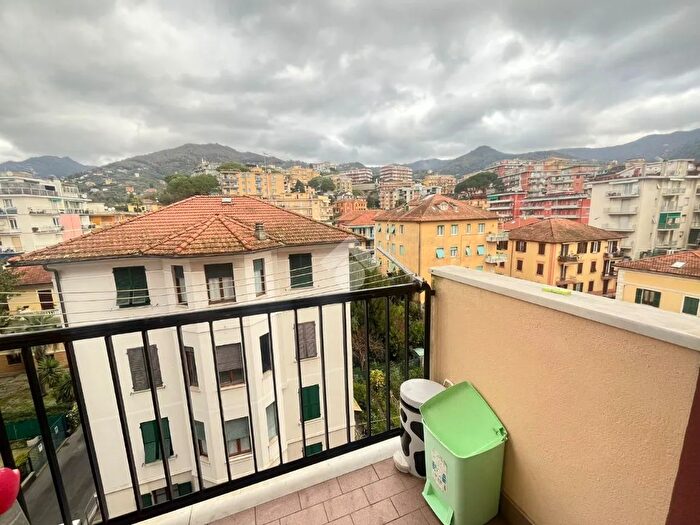 Appartamento quadrilocale in vendita in Via Ghizolfo, Rapallo