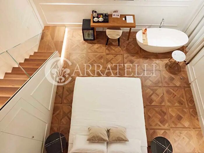 Appartamento con 9 locali in vendita in Piazza di San Giovanni, Firenze