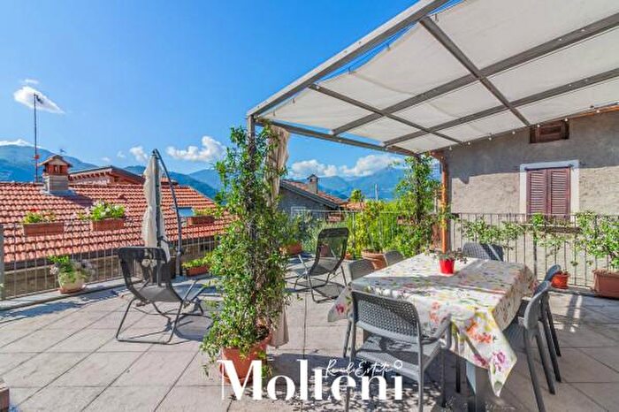 Casa bilocale in vendita in Via San Michele, Lierna