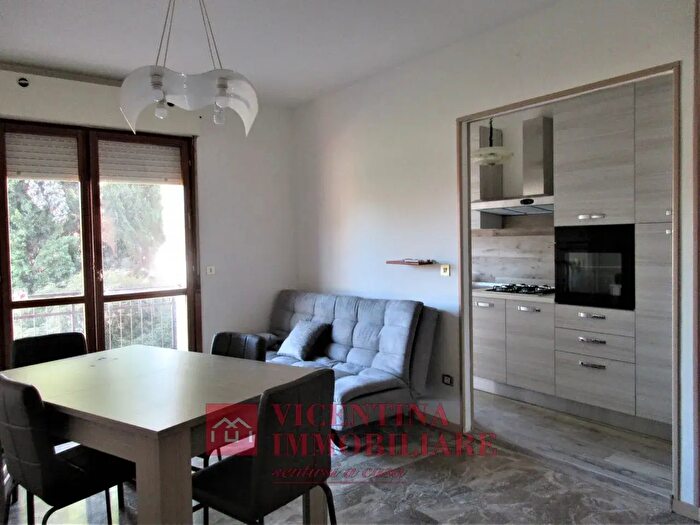 Appartamento trilocale in affitto in Viale Anconetta, Vicenza