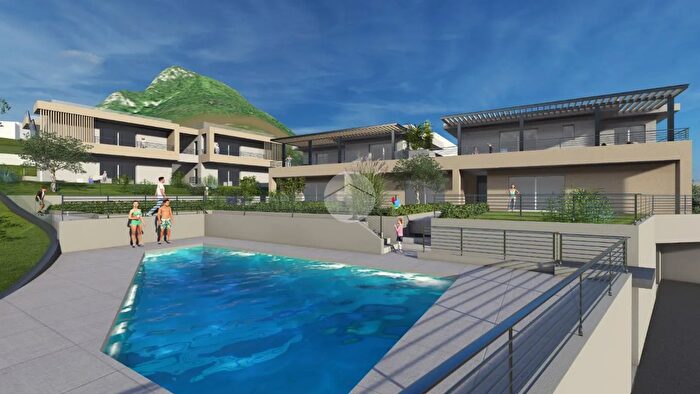 Appartamento trilocale in vendita in Via Andrea del Sarto, Toscolano Maderno