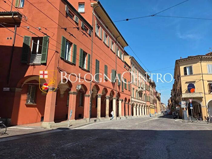 Appartamento trilocale in vendita in Via Santo Stefano, Bologna